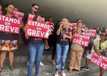 Em greve há 15 dias, trabalhadores da Prefeitura de Bayeux realizam protesto e cobram valorização