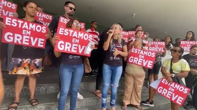 Em greve há 15 dias, trabalhadores da Prefeitura de Bayeux realizam protesto e cobram valorização