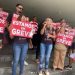 Em greve há 15 dias, trabalhadores da Prefeitura de Bayeux realizam protesto e cobram valorização