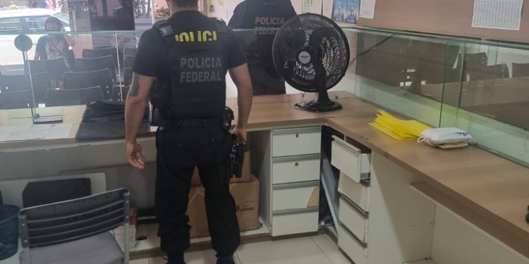 Operação da PF combate desvios de recursos por meio de compras de notebooks por prefeitura