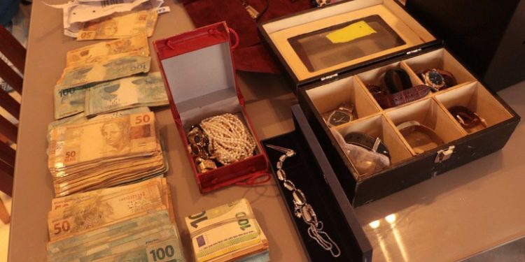 Operação da PF cumpre 82 mandados, sequestro de R$ 150 milhões em bens em dez estados no país