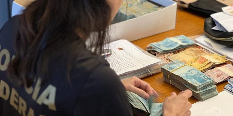 Operação da Polícia Federal bloqueia R$ 130 milhões em imóveis em ação contra lavagem de dinheiro