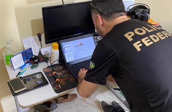 Operação da PF cumpre mandado na residência de investigado por pornografia em Cajazeiras