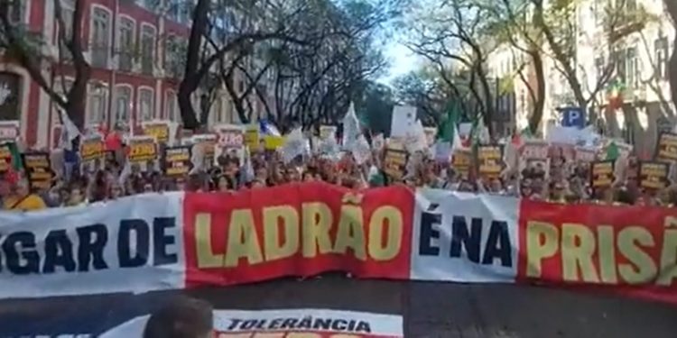VEJA VÍDEO – População vai às ruas em protestos contra a presença de Lula em Portugal