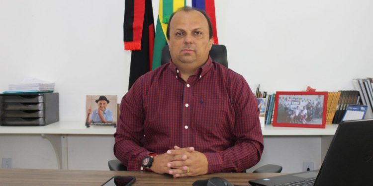 Prefeito na Paraíba contratou posto de combustível cujo sócio era o vigia da Prefeitura, aponta MPC