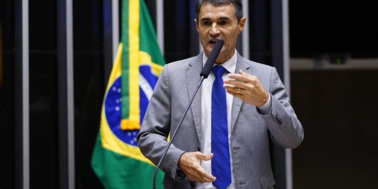 Após anúncio de demissões na Alpargatas , Romero Rodrigues terá reunião com direção em São Paulo