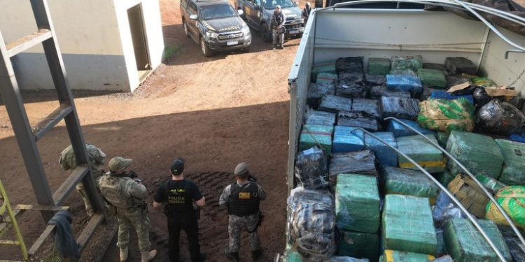Polícia Federal realiza incineração de 11,6 toneladas de maconha oriunda do Paraguai