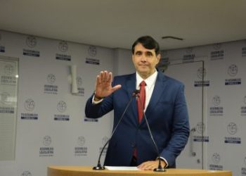 Após licença do deputado Anderson Monteiro, suplente André Gadelha assume mandato na AL/PB