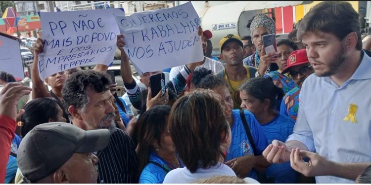 URGENTE !  Após protestos dos ambulantes, Bruno vai ao Parque do Povo e ouve : “Queremos trabalhar”