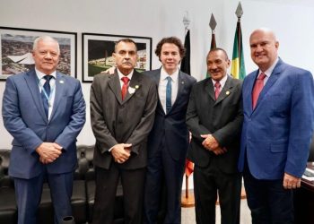 Cel Francisco trata com o vice-presidente do Senado, Veneziano Vital, de pautas da segurança pública