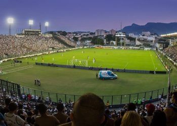 Justiça interdita estádio de São Januário a pedido do MP após atos generalizados de violência