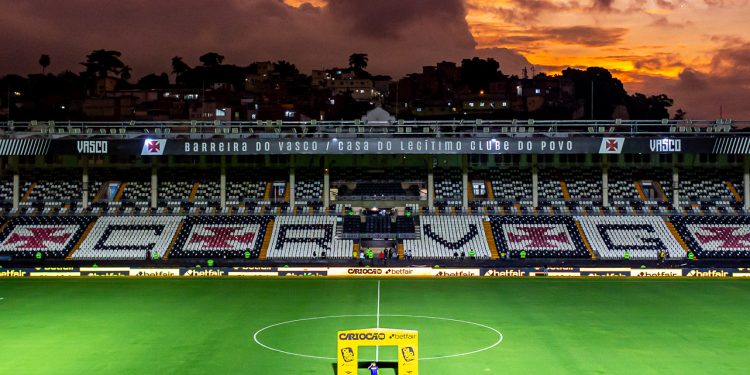 Justiça suspende interdição do estádio São Januário, mas proíbe presença de torcedores