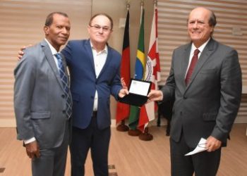 Desembargador do TJPB, José Ricardo Porto recebe título de cidadão do município de Taperoá