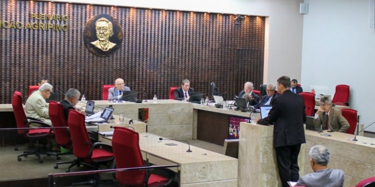 TCE aponta irregularidades e responsabiliza ex-prefeita na Paraíba por prejuízo de R$ 1,9 milhão