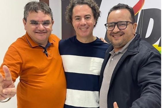 Prefeito de Belém do Brejo do Cruz , Evandro Maia, se filia ao MDB em ato com o senador Veneziano