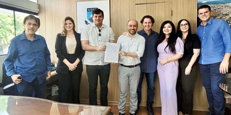 Senador Veneziano, Taciano Diniz e reitor da UFCG debatem implantação de campus no Vale do Piancó