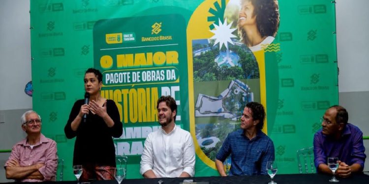 Ao lado de Bruno e da presidente do BB, Veneziano ressalta R$ 40 mi à ampliação do Parque do Povo