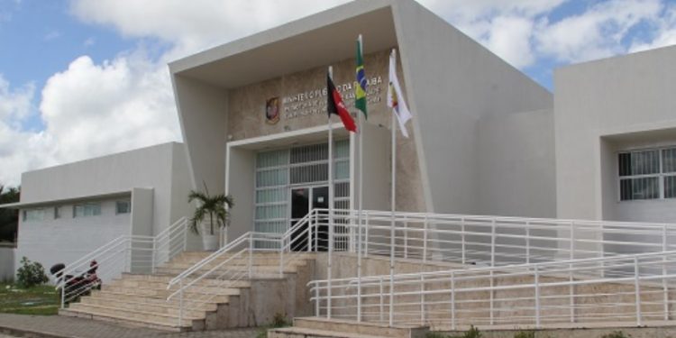 Ação de improbidade do MP contra ex-prefeito de Mamanguape por irregularidade na coleta de lixo