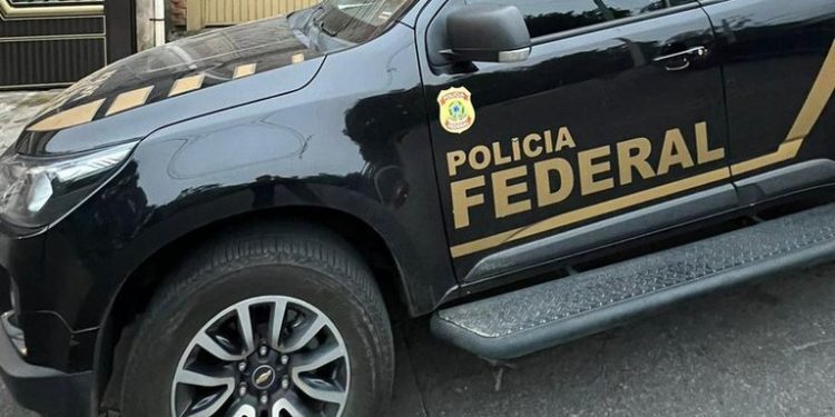 PF mira troca de etiquetas em malas com cocaína que resultou em prisão de brasileiras na Alemanha