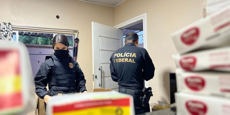 Operação da PF mira desvios de medicamentos e testes de covid da rede pública para farmácias e clínicas