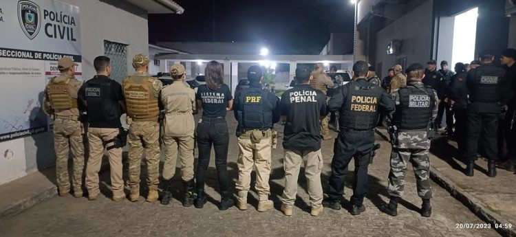 Operação com policiais federais, militares, civis, e penais, mira tráfico de drogas e armas na Paraíba