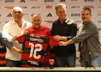 Flamengo mantém o técnico Jorge Sampaoli após episódio envolvendo preparador físico e Pedro