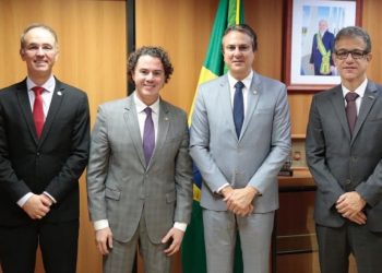 Em reunião com Venezino, ministro Camilo Santana garante manutenção da gestão plena da saúde em CG