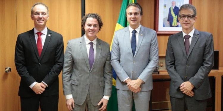 Em reunião com Venezino, ministro Camilo Santana garante manutenção da gestão plena da saúde em CG