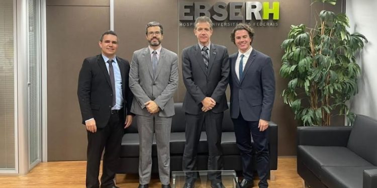 Veneziano obtém compromisso da EBSERH em gestão plena dos recursos da saúde em JP, CG e Cajazeiras