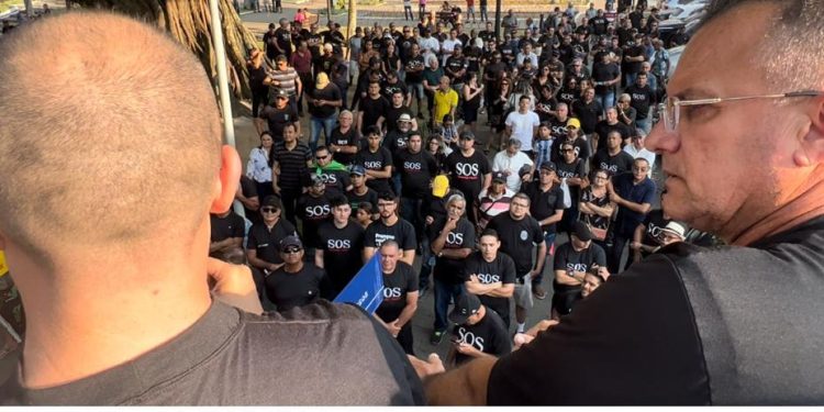 Veja fotos e vídeos do Movimento das Polícias na Praça JP cobrando compromissos do governador da PB