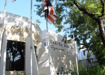 Câmara de Vereadores de JP retoma trabalhos em plenário com presença do vice-prefeito Léo Bezerra