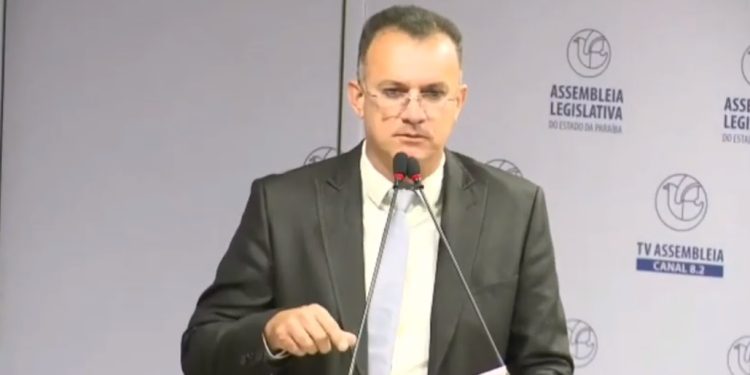 VÍDEO- Deputado Sgt Neto classifica como ingratidão tratamento do Governo com PMs e bombeiros