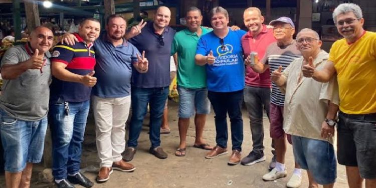 Deputado Eduardo Carneiro e pré-candidato a prefeito Glicério, visitam mercado público de Bayeux