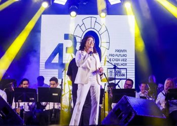 Cantora Joanna faz show em João Pessoa neste sábado comemorando 45 anos de carreira