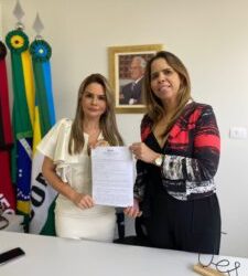 Prefeita Karla Pimentel anuncia realização de concurso público para 350 vagas em Conde