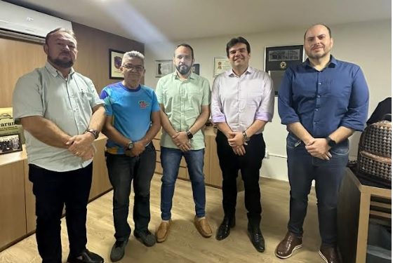 Deputado Eduardo Carneiro convida pré-candidato a prefeito de Bayeux para assumir o Solidariedade