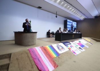 Proposta proibindo que união do mesmo sexo seja equiparada ao casamento será votada nesta 4ª