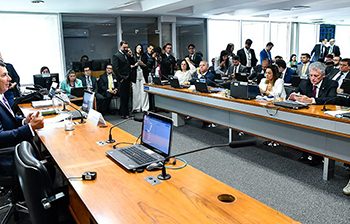 Ministro do STF suspende descredenciamento de fotógrafo da EBC na cobertura da CPMI de 8 de janeiro