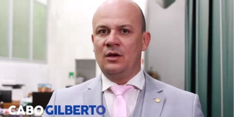 VÍDEO- Dep Cb Gilberto confirma ao governador emenda para segurança e cobra melhoria aos policiais