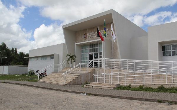 MP ajuíza ação de improbidade contra prefeito na Paraíba e pede suspensão de gratificações ilegais