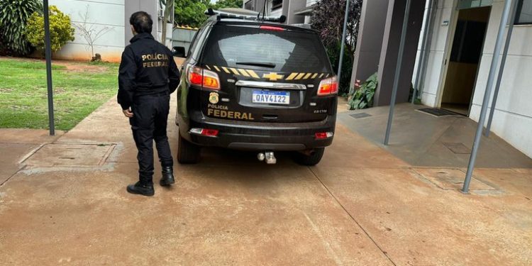 Operação da PF cumpre mandado contra investigada por furto de celular de repartição do MPF