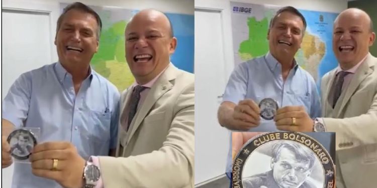 VÍDEO- Em encontro descontraído Bolsonaro homenageia deputado Cabo Gilberto com a medalha “3Is”