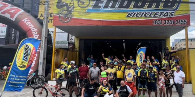 Veja vídeos e fotos do aniversário da Enduro, café da manhã, show musical e sorteio de bicicletas