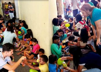 Estudantes de escola estadual realizam Dia das Crianças para venezuelanos refugiados em João Pessoa