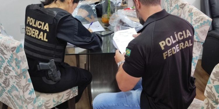 Operação da PF mira crimes financeiros e encontra transferências de vários investidores de R$ 300 mil