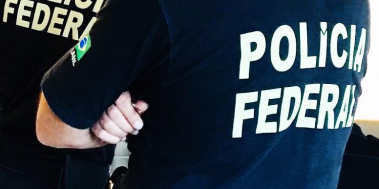 Polícia Federal cumpre mandado contra delegado da PF suspeito de vazar informações sigilosas