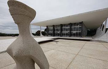 Decisão do STF mantém ação contra homem acusado de furto no valor de R$ 62 de farmácia em SC