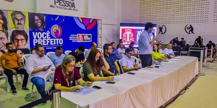 Léo Bezerra destaca gestão participativa em Audiência Pública no bairro do Valentina de Figueiredo