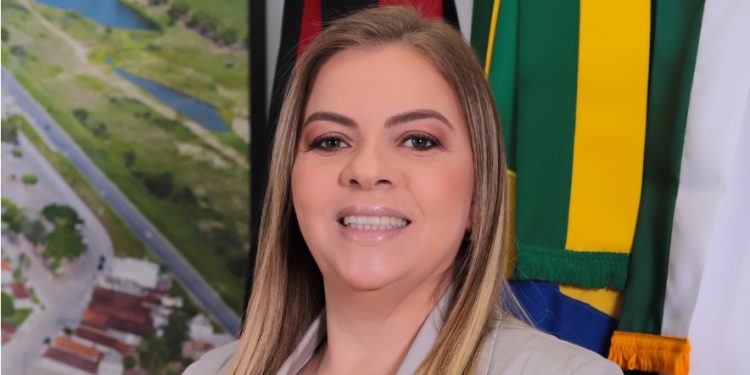 Parecer pela reprovação das contas da prefeita Aliny Povão, de Cruz do Espírito Santo, na pauta do TCE