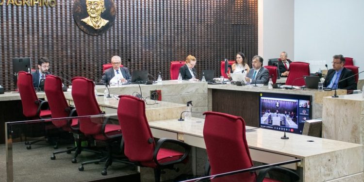 Câmara do TCE dá prazo para Prefeitura de Patos rescindir contratos ilegais com microempresários